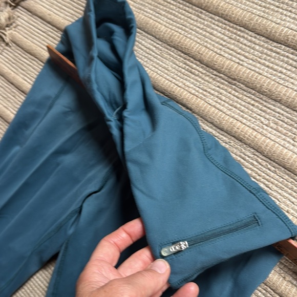 Oiselle leggings tights beautiful turquoise ocean teal blue inseam 28 size 10 M - Picture 4 of 10